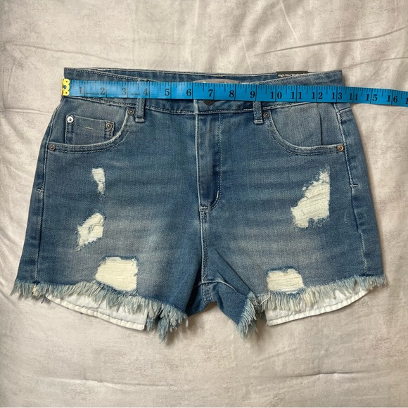 Tractr High Rise Weekender Shorts - Picture 9 of 11